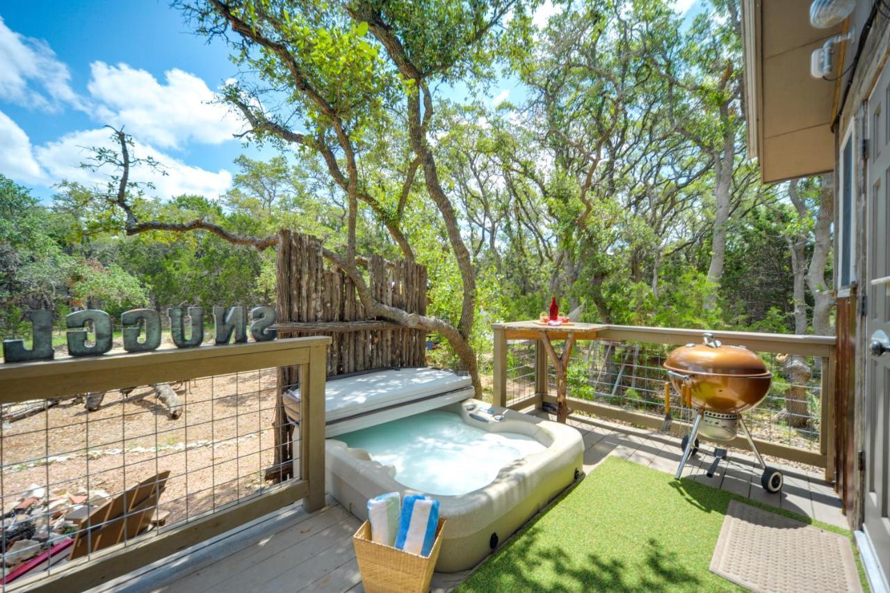 Snuggle Inn Wimberley Cabin With Fire Pit And Deck Exterior photo