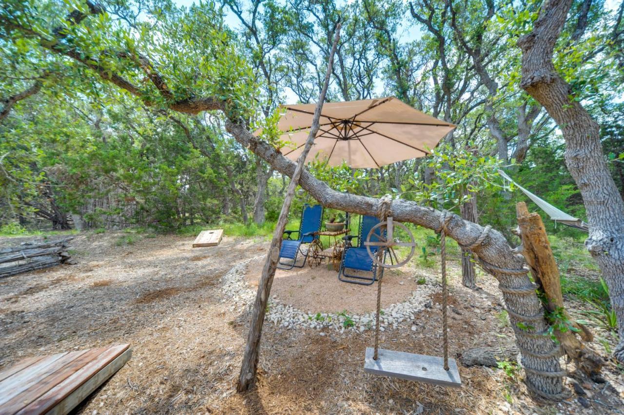 Snuggle Inn Wimberley Cabin With Fire Pit And Deck Exterior photo