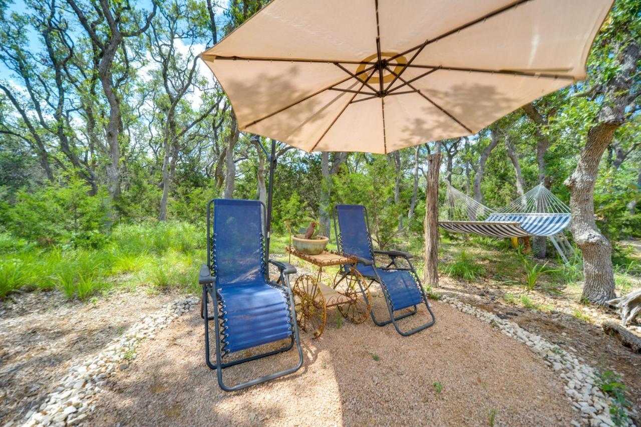 Snuggle Inn Wimberley Cabin With Fire Pit And Deck Exterior photo