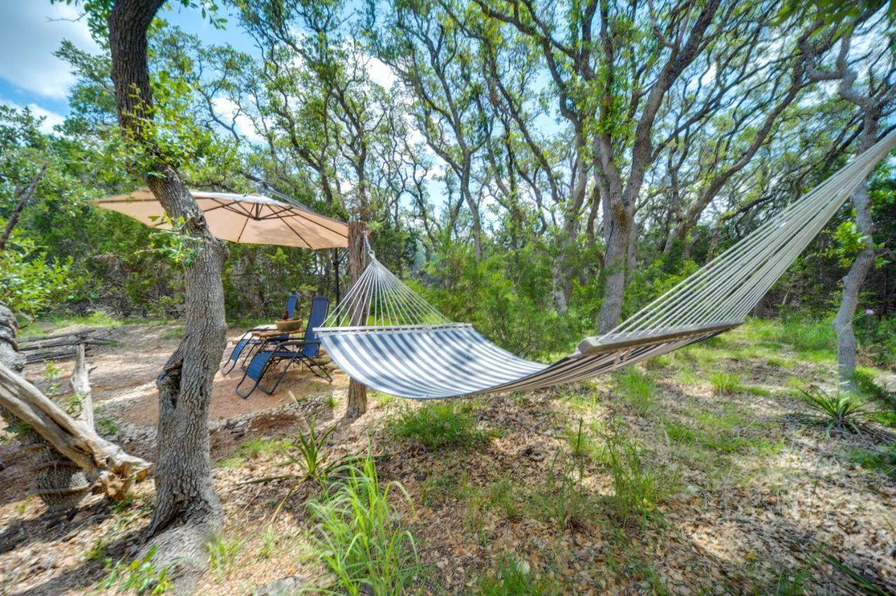Snuggle Inn Wimberley Cabin With Fire Pit And Deck Exterior photo