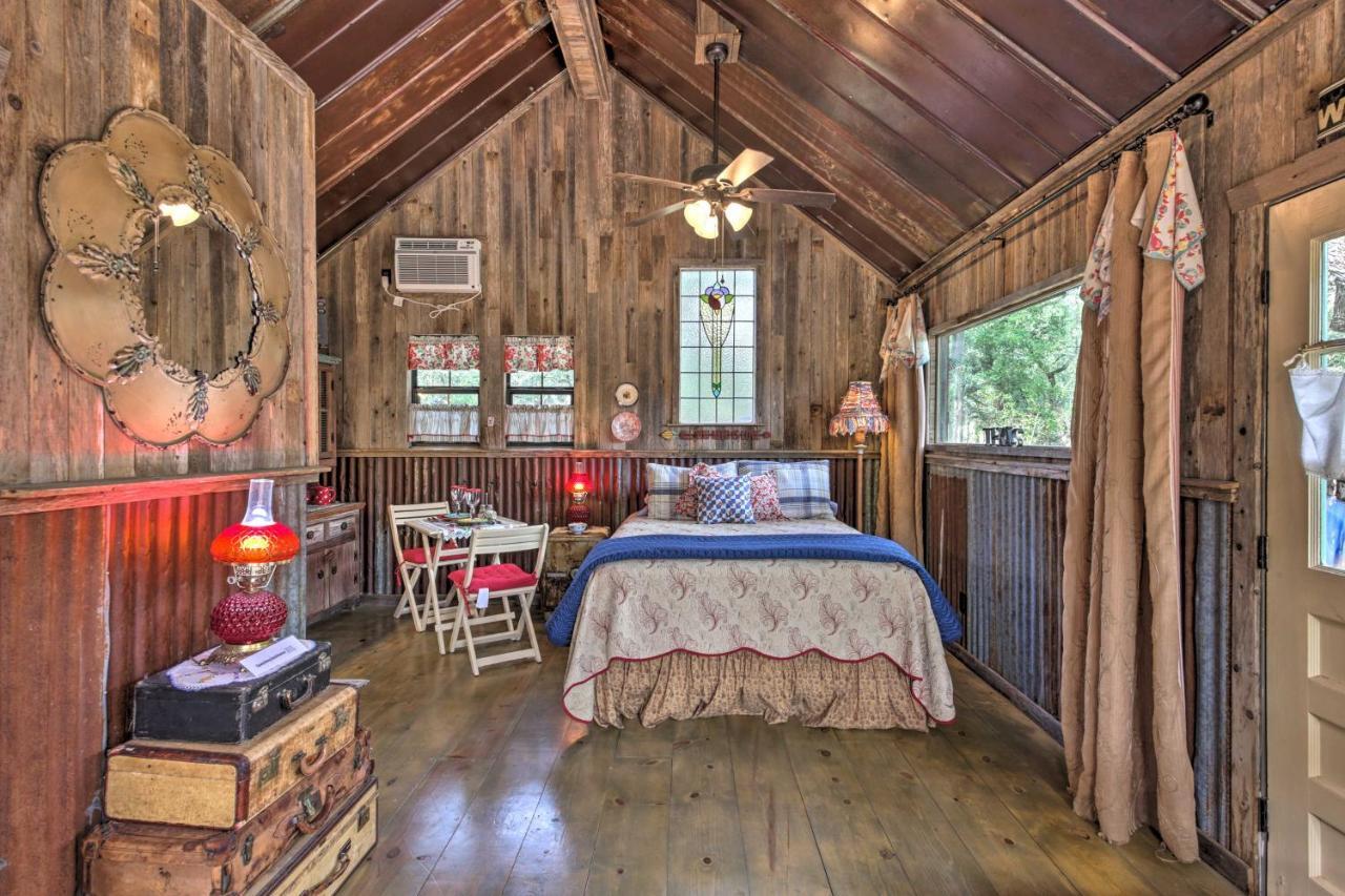 Snuggle Inn Wimberley Cabin With Fire Pit And Deck Exterior photo