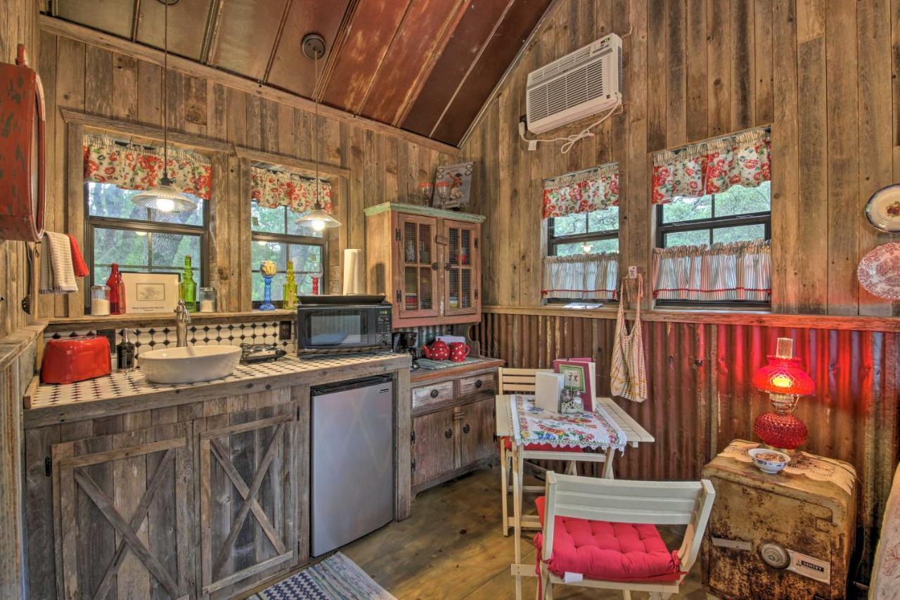 Snuggle Inn Wimberley Cabin With Fire Pit And Deck Exterior photo