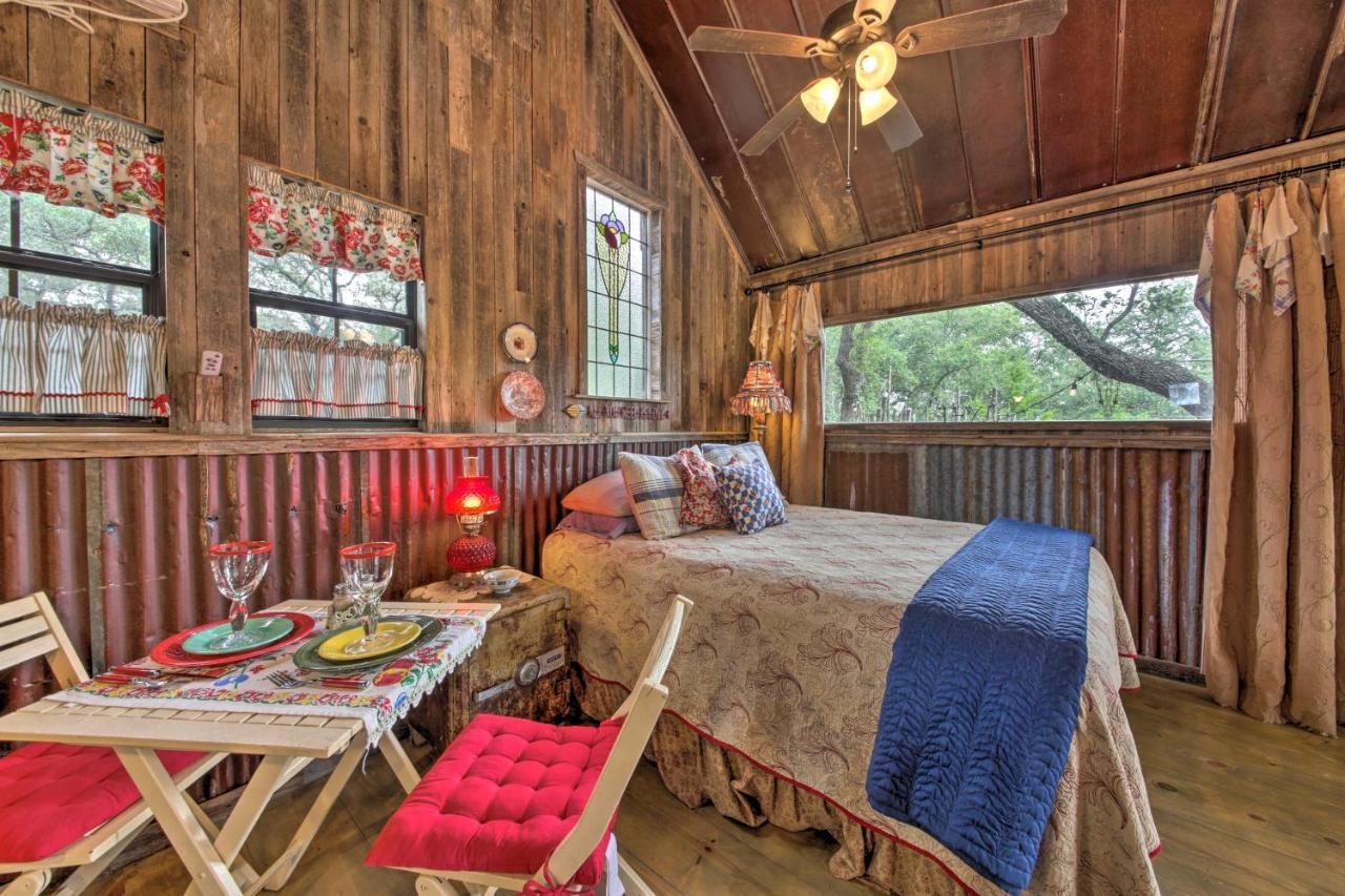 Snuggle Inn Wimberley Cabin With Fire Pit And Deck Exterior photo